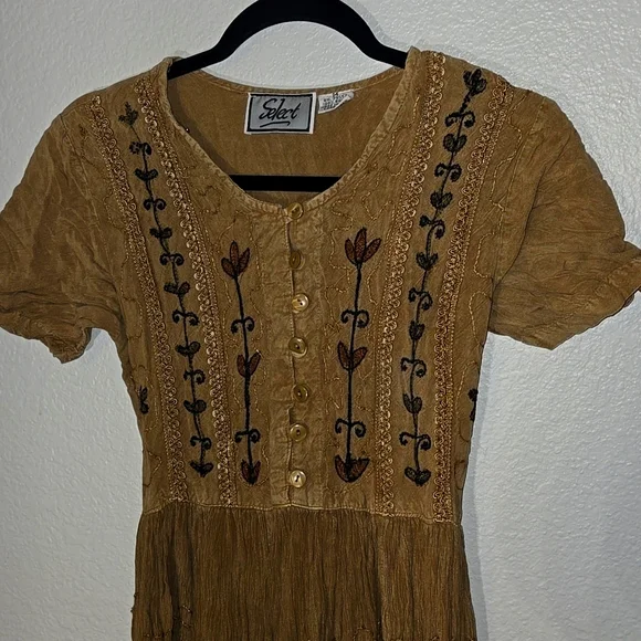 Vintage Selwct Womens short sleeve button up embroidered brown dress, size M - Picture 2 of 8